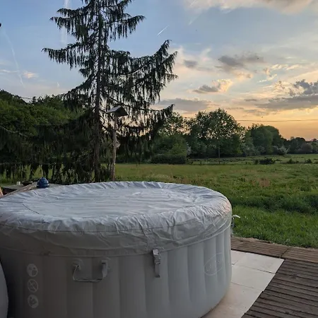 Tiny Chouette Et Jacuzzi Doulezon